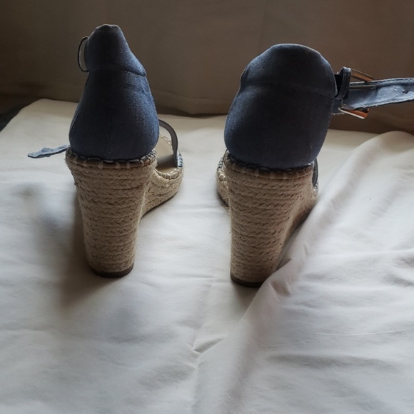 Shoes - Picture 2 of 4